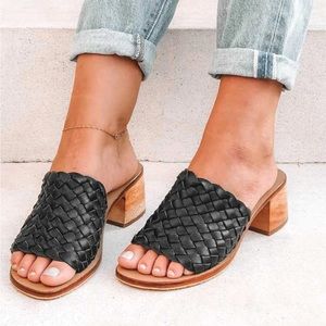 NWT LIBERTE LEATHER SLIDE w wood heel S8